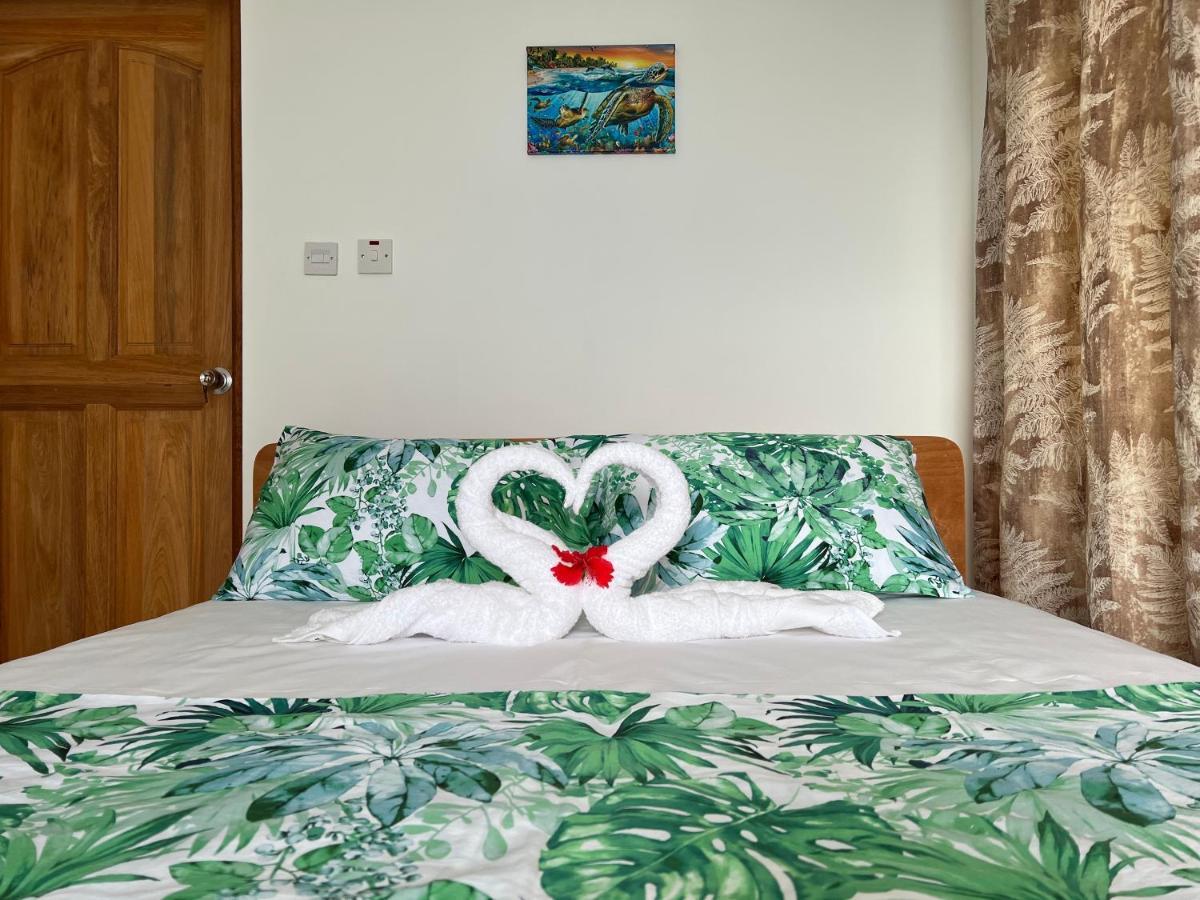 Western Ocean Breeze Self Catering Victoria Extérieur photo