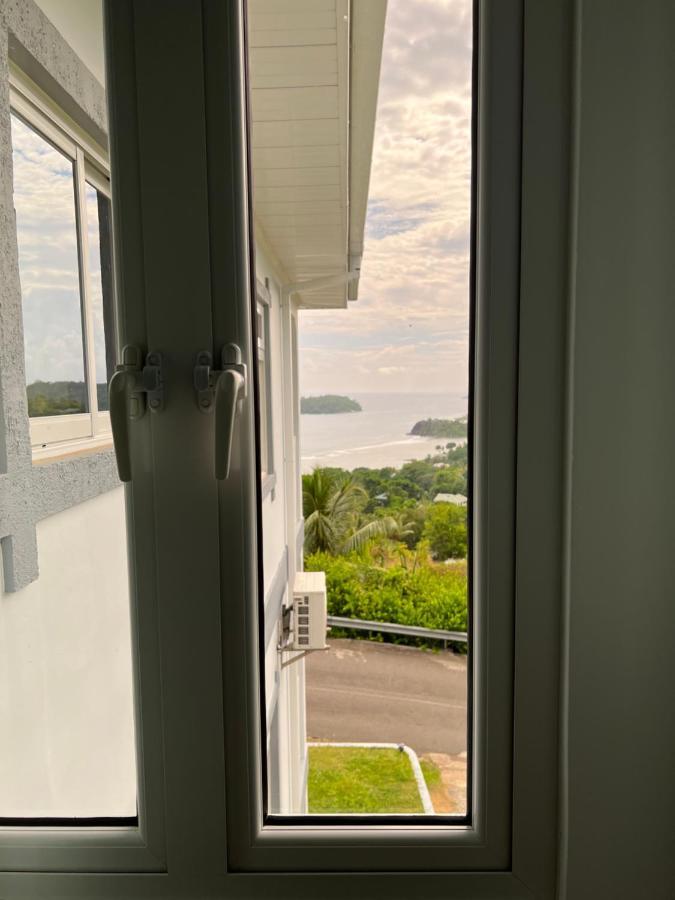 Western Ocean Breeze Self Catering Victoria Extérieur photo