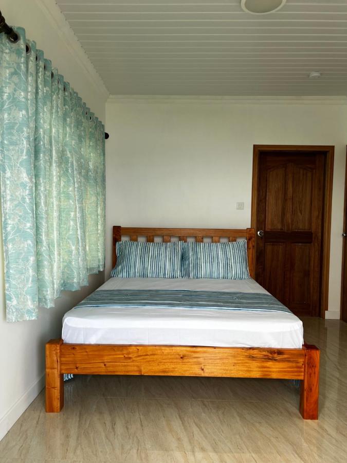 Western Ocean Breeze Self Catering Victoria Extérieur photo