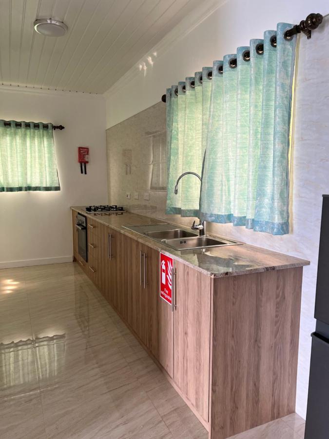 Western Ocean Breeze Self Catering Victoria Extérieur photo